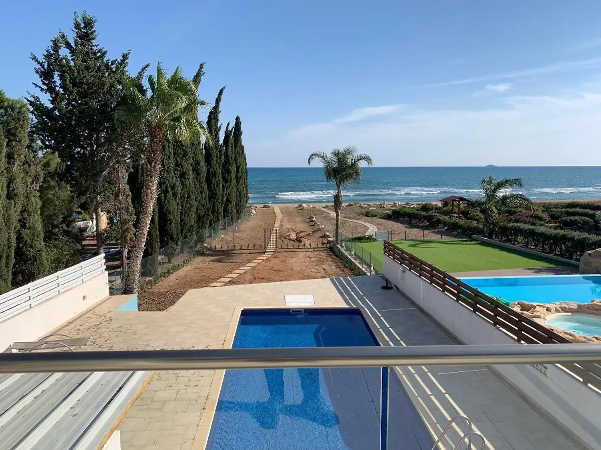 Lucky 7 Beachfront Villa Perivolia